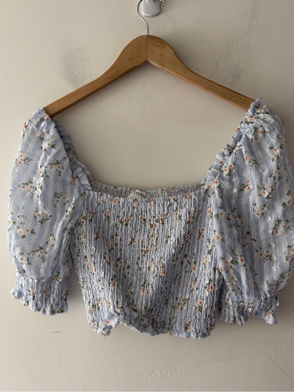 Storia Blue Puff Sleeve Floral Ruched Crop Top